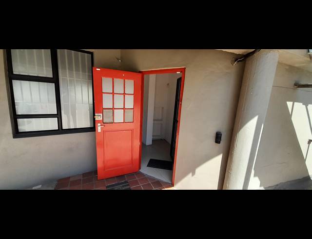 106M² OFFICE TO LET IN ESSENWOOD